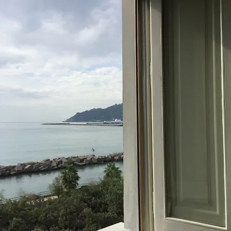 Di Mare E D'azzurro ベッド・アンド・ブレックファスト サレルノ