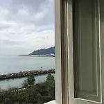Di Mare E D'azzurro 住宿加早餐酒店 萨莱诺