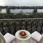 住宿加早餐酒店 Di Mare E D'azzurro 萨莱诺