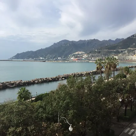 Di Mare E D'azzurro Nocleg ze śniadaniem Salerno