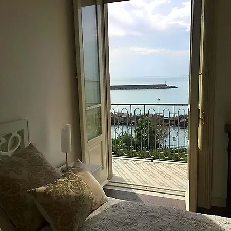 Di Mare E D'azzurro 4* Салерно