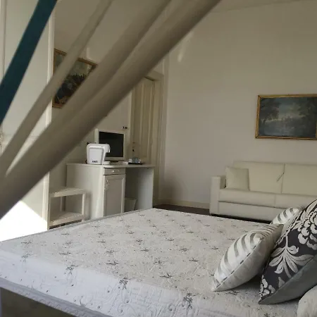 فندق مبيت وإفطار Di Mare E D'azzurro 4*