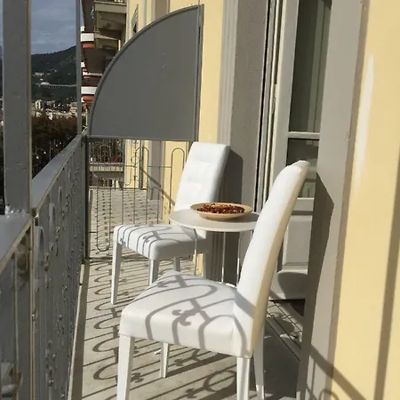 Di Mare E D'azzurro فندق مبيت وإفطار ساليرنو