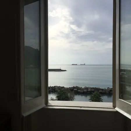 Di Mare E D'azzurro 4* סלרנו