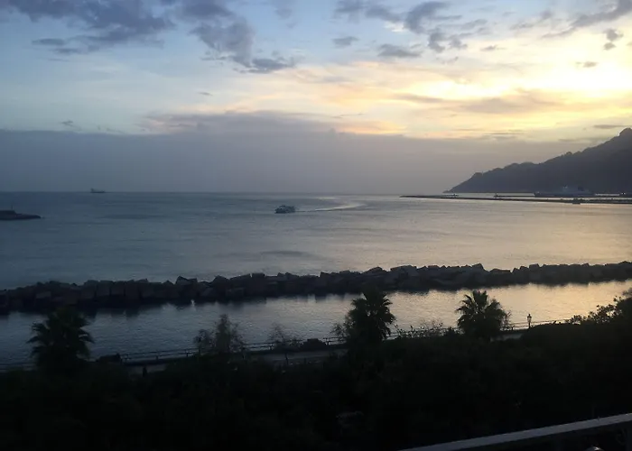 Di Mare E D'azzurro 住宿加早餐酒店 萨莱诺