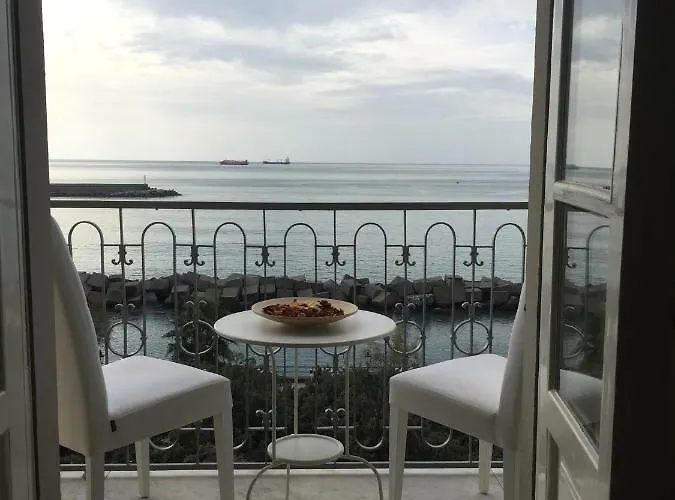 Di Mare E D'azzurro 住宿加早餐酒店