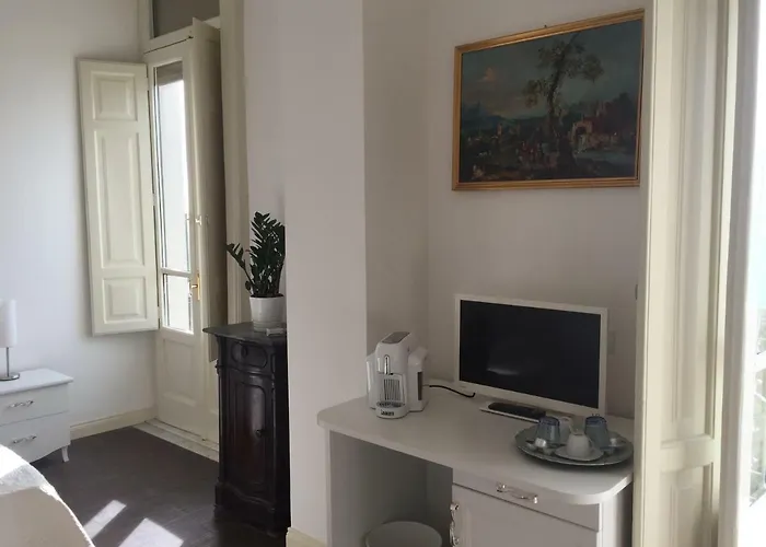 Di Mare E D'azzurro 住宿加早餐酒店 萨莱诺